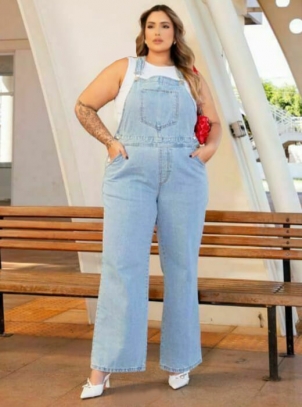 Jardineira Jeans Feminina Plus Size Longa