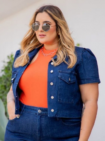 Camisa Jeans Feminina Plus Size Cropped
