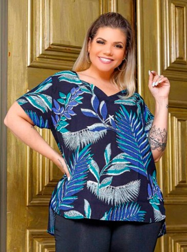 Blusa Plus Size Preta Estampa Floral