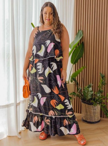 Vestido de Praia Plus Size Floral Preto e Branco