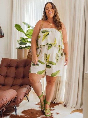 Macaquinho Plus Size em Viscose Floral Nude