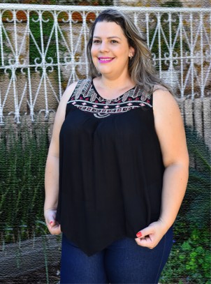 Blusa Plus Size Frente Bordada