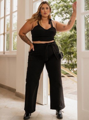 Calça Feminina Plus Size Wide Leg Preta