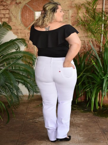 calça branca plus size